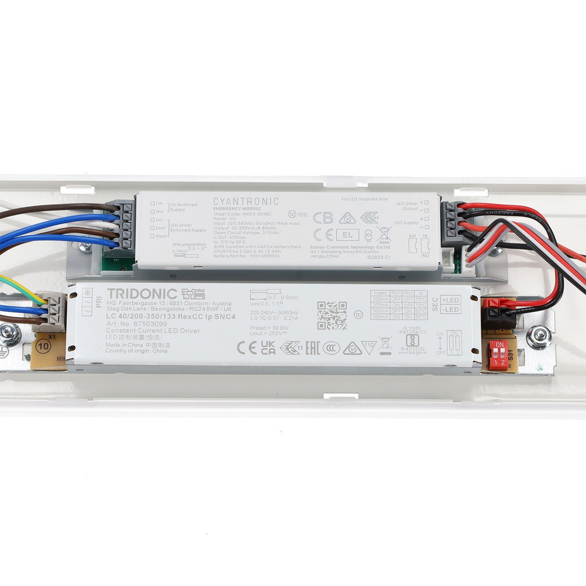 Pantalla estanca LED enlazable 40W IP65 CCT con kit de emergencia